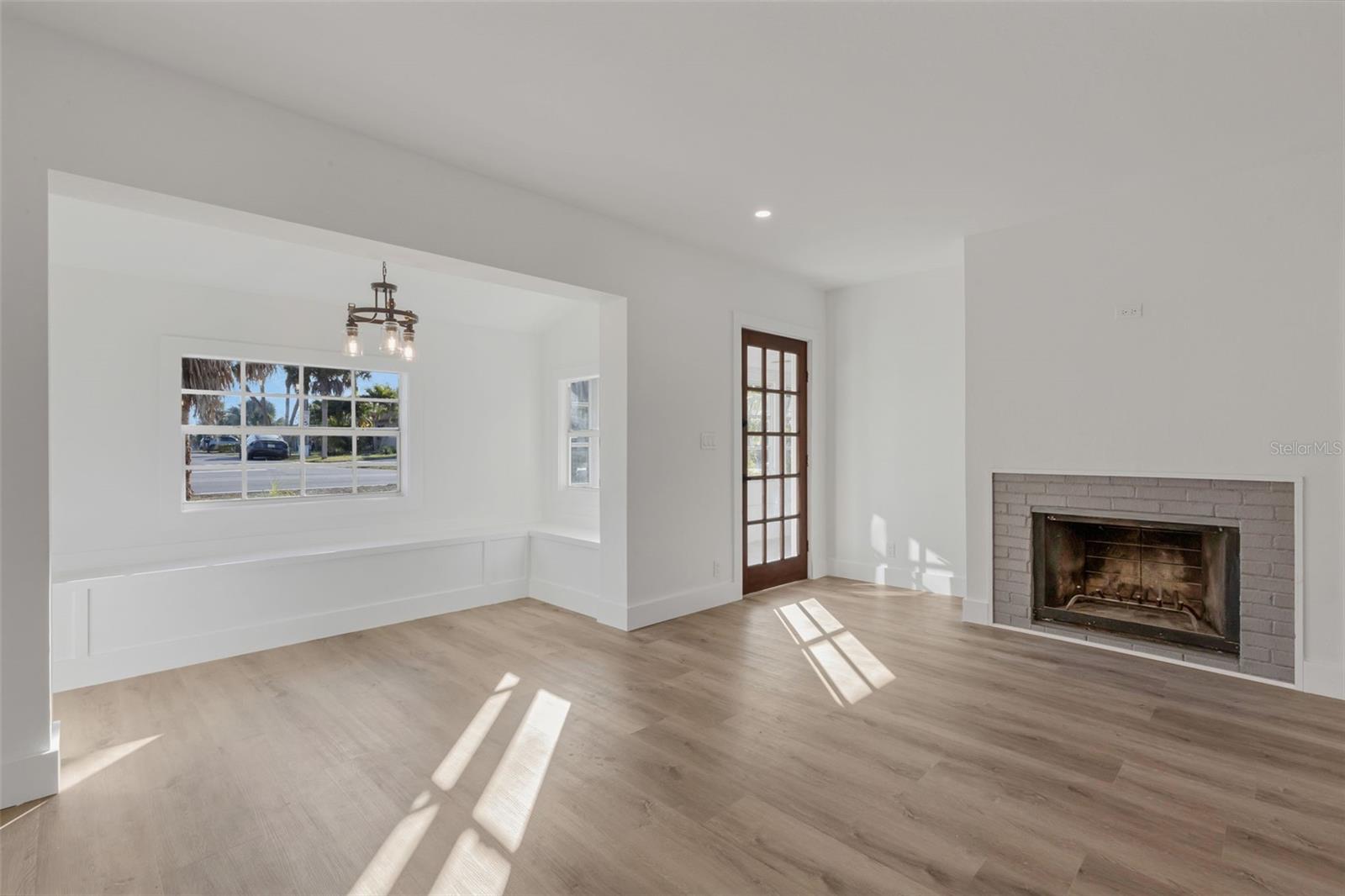 Image 23 of 59 For 1290 Oxford Drive