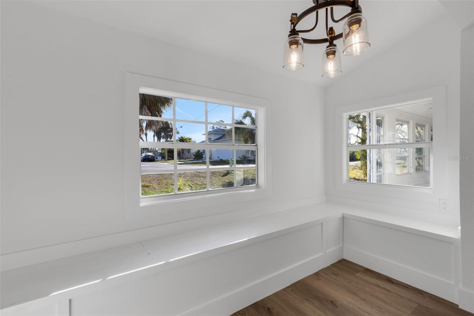 Image 24 of 59 For 1290 Oxford Drive