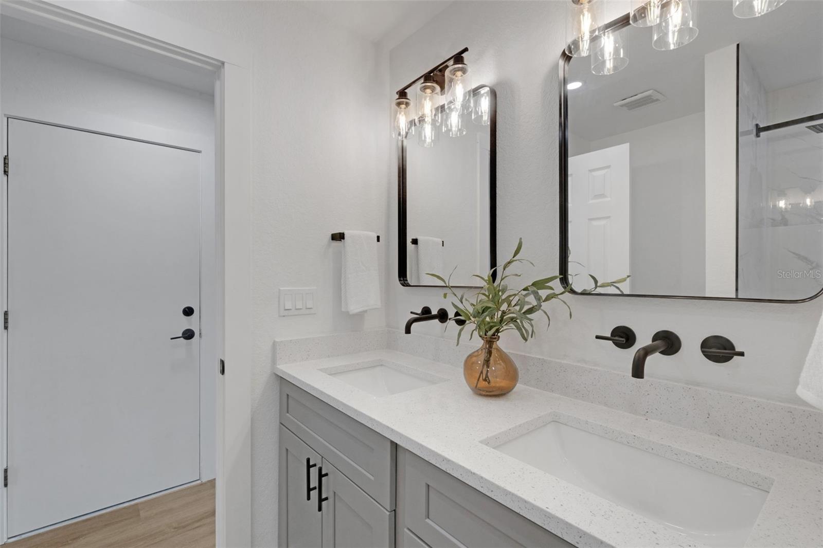 Image 26 of 59 For 1290 Oxford Drive