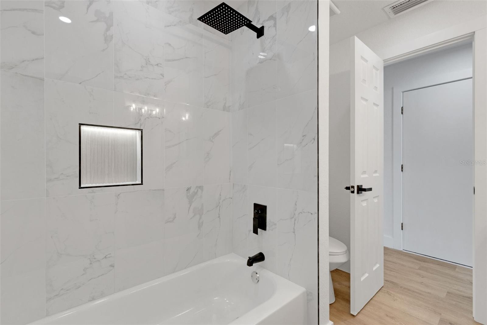 Image 28 of 59 For 1290 Oxford Drive