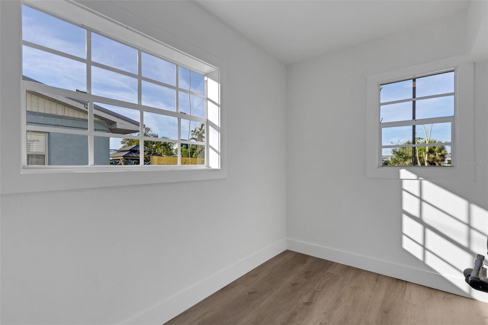 Image 31 of 59 For 1290 Oxford Drive