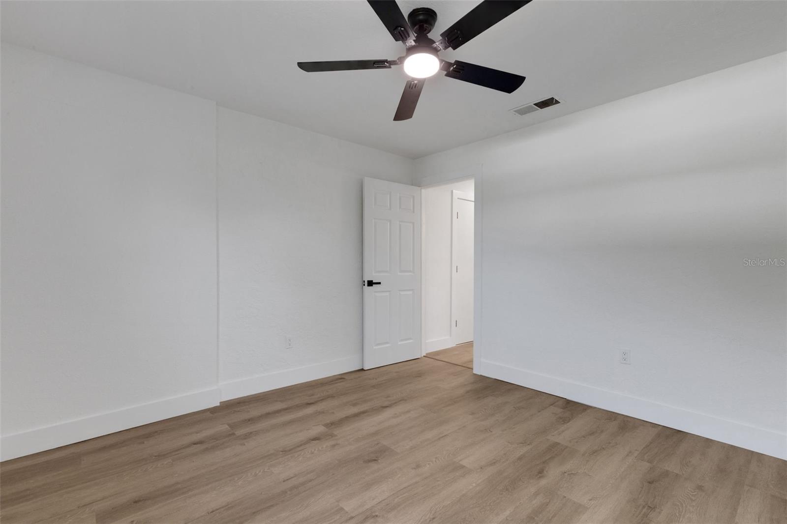 Image 35 of 59 For 1290 Oxford Drive