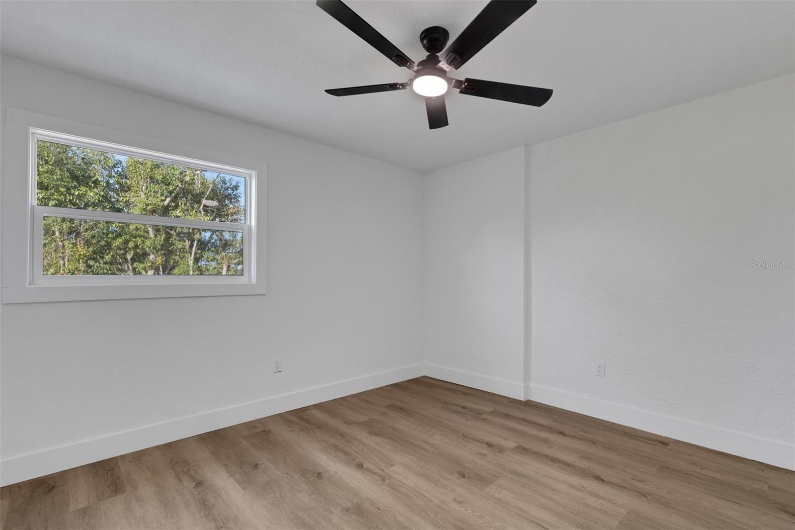 Image 36 of 59 For 1290 Oxford Drive