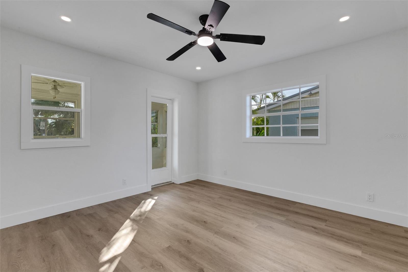 Image 37 of 59 For 1290 Oxford Drive