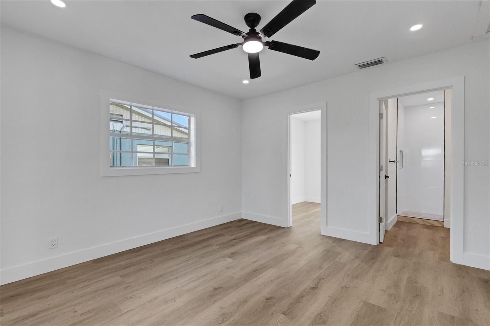 Image 38 of 59 For 1290 Oxford Drive