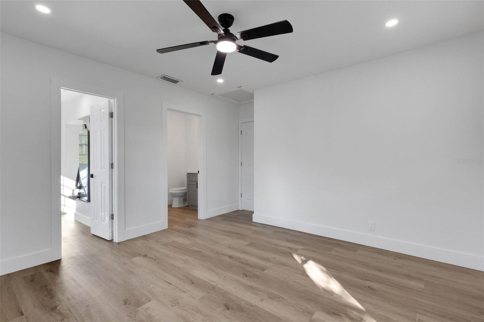 Image 39 of 59 For 1290 Oxford Drive