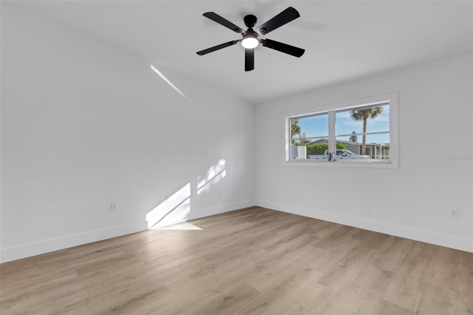 Image 40 of 59 For 1290 Oxford Drive