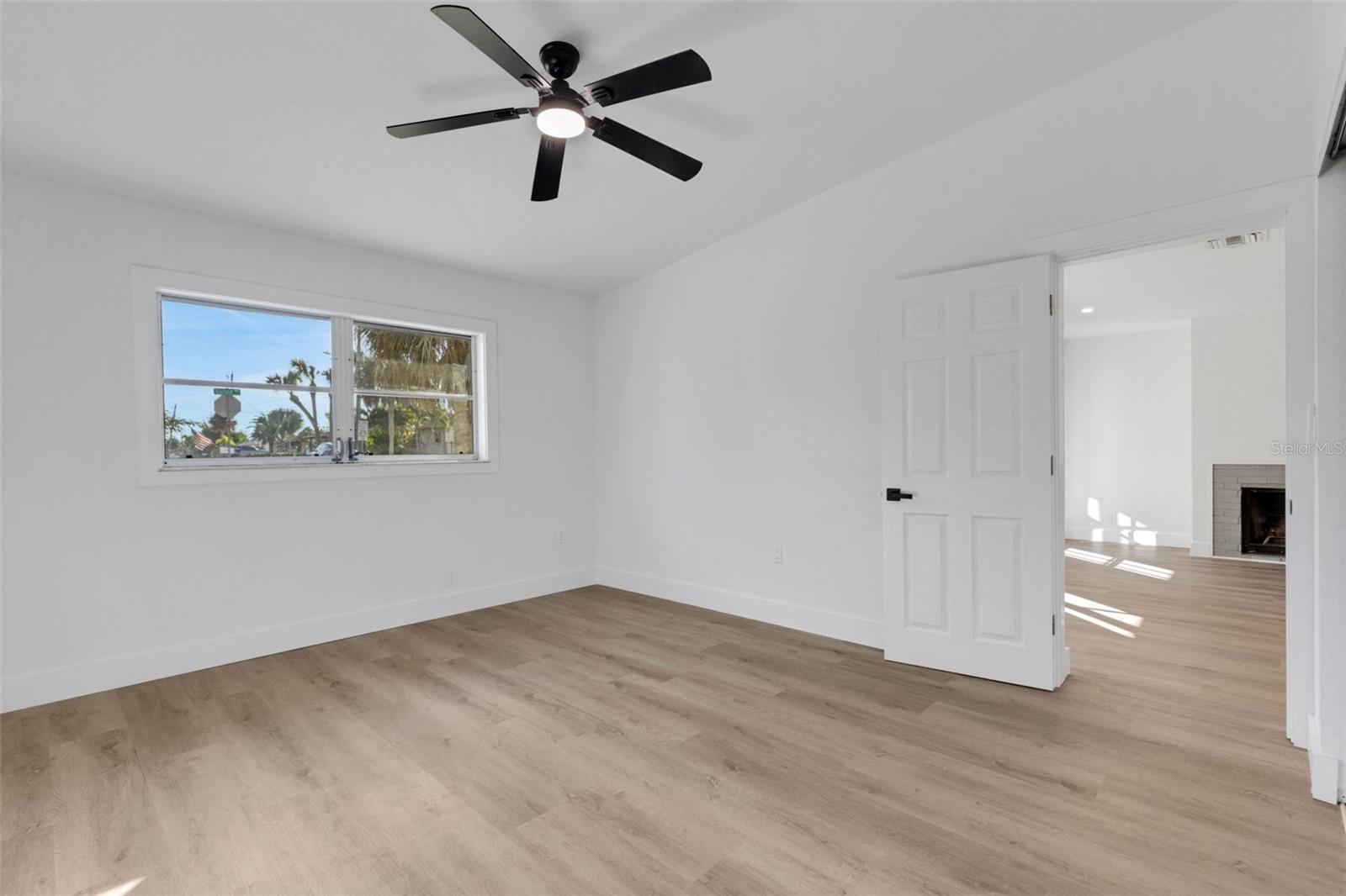 Image 41 of 59 For 1290 Oxford Drive