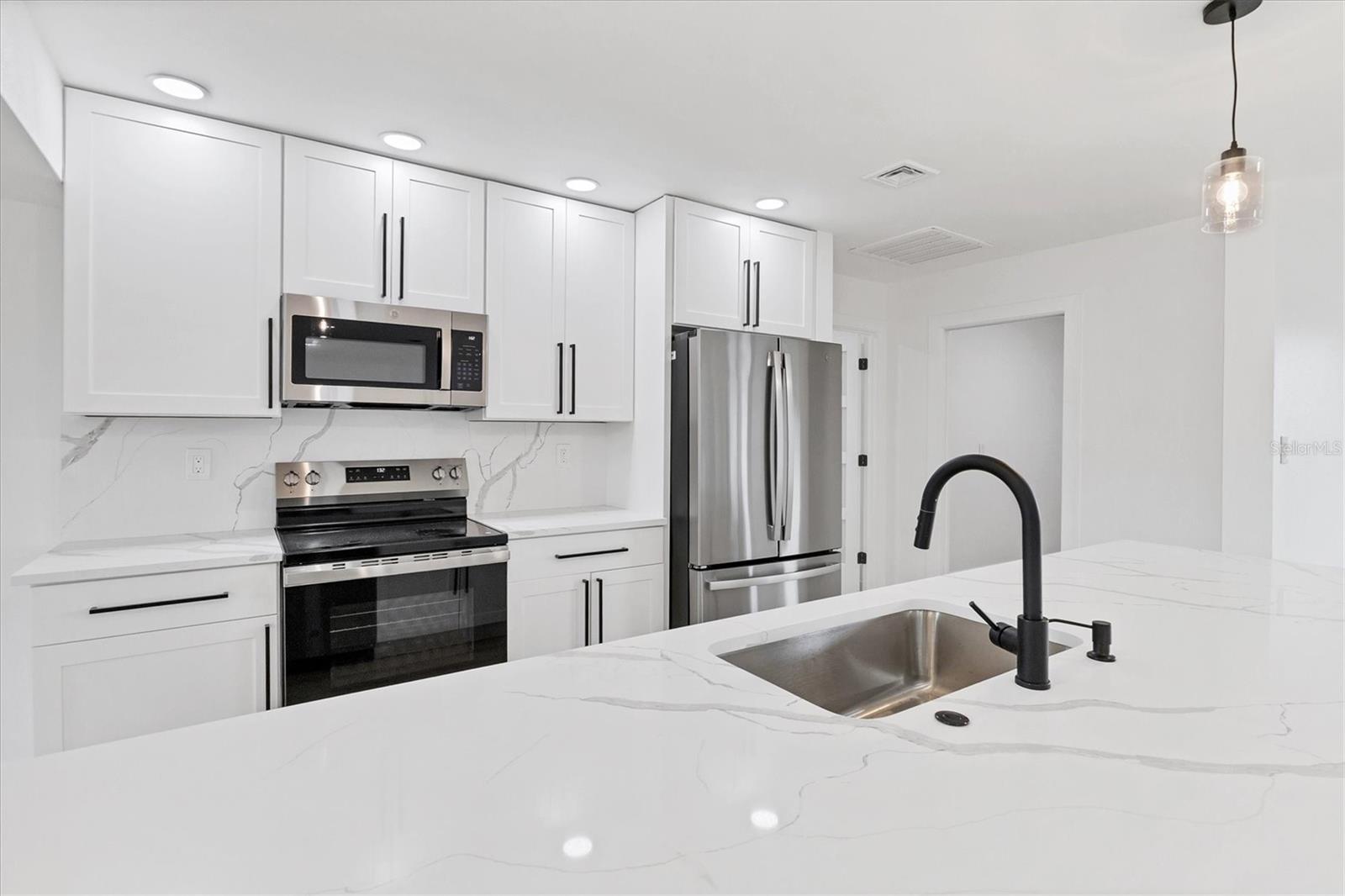 Image 10 of 32 For 218 Alsace Avenue