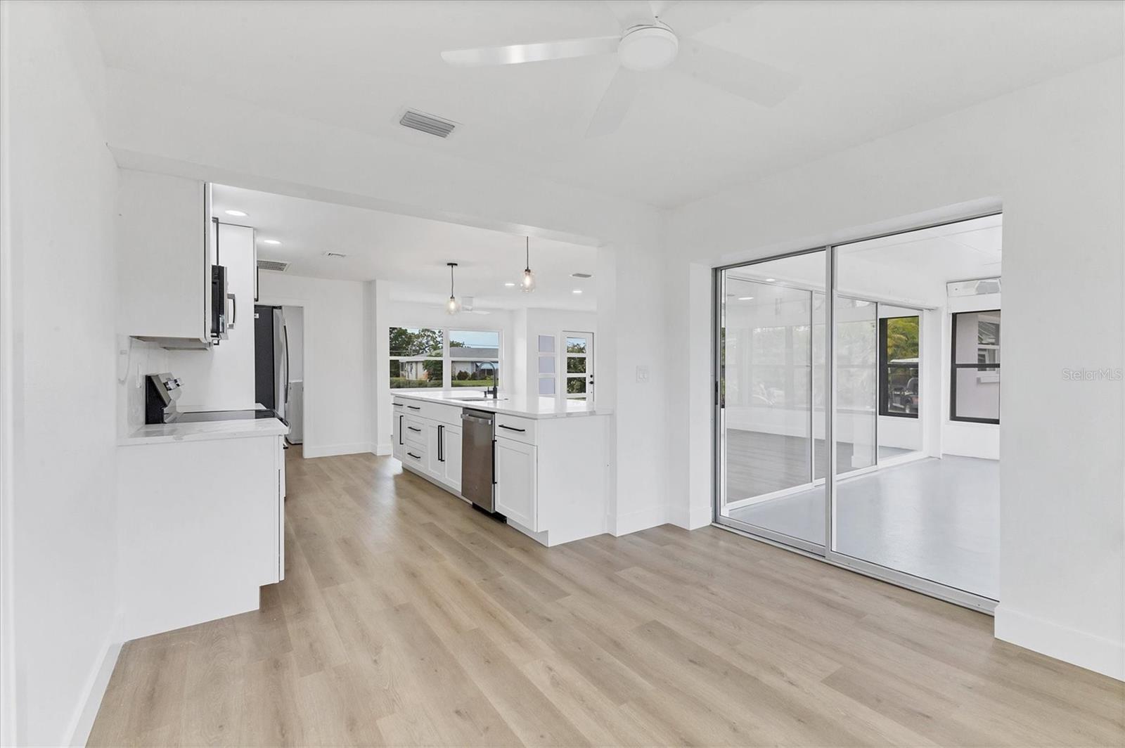 Image 14 of 32 For 218 Alsace Avenue