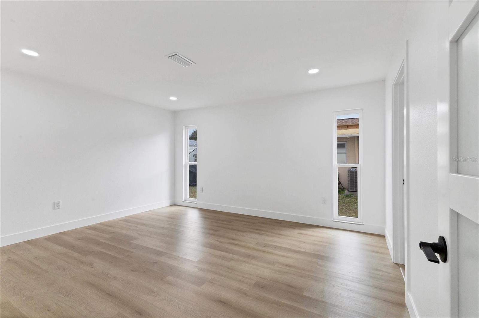 Image 15 of 32 For 218 Alsace Avenue