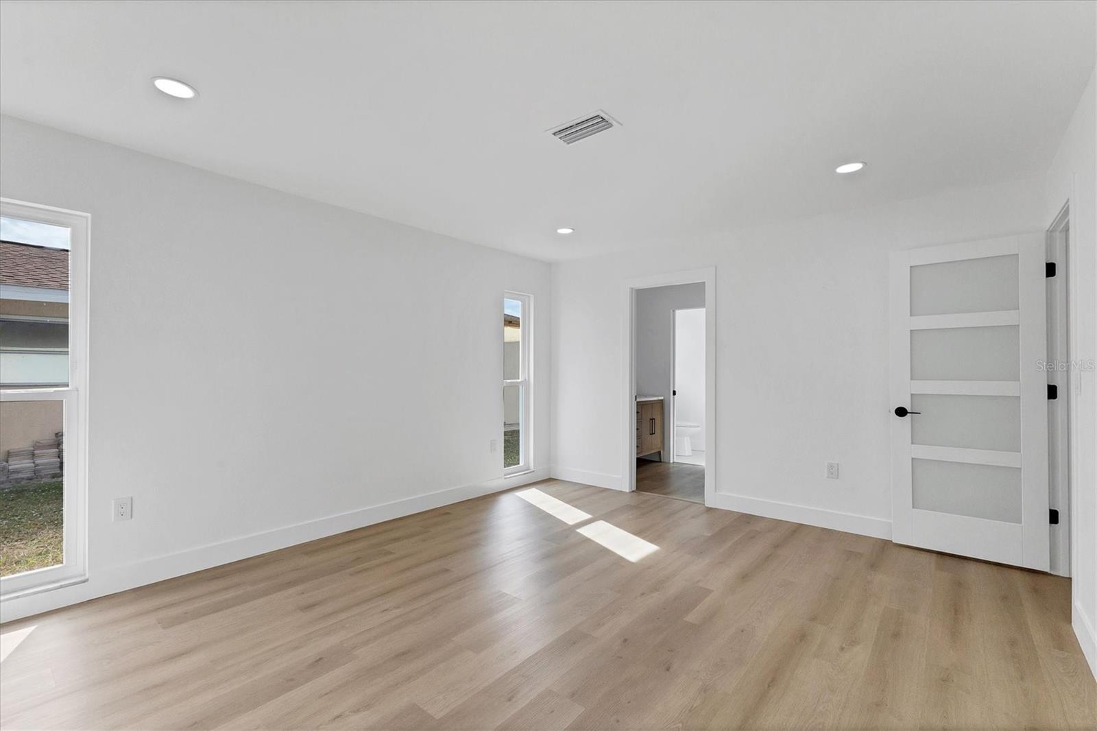 Image 16 of 32 For 218 Alsace Avenue