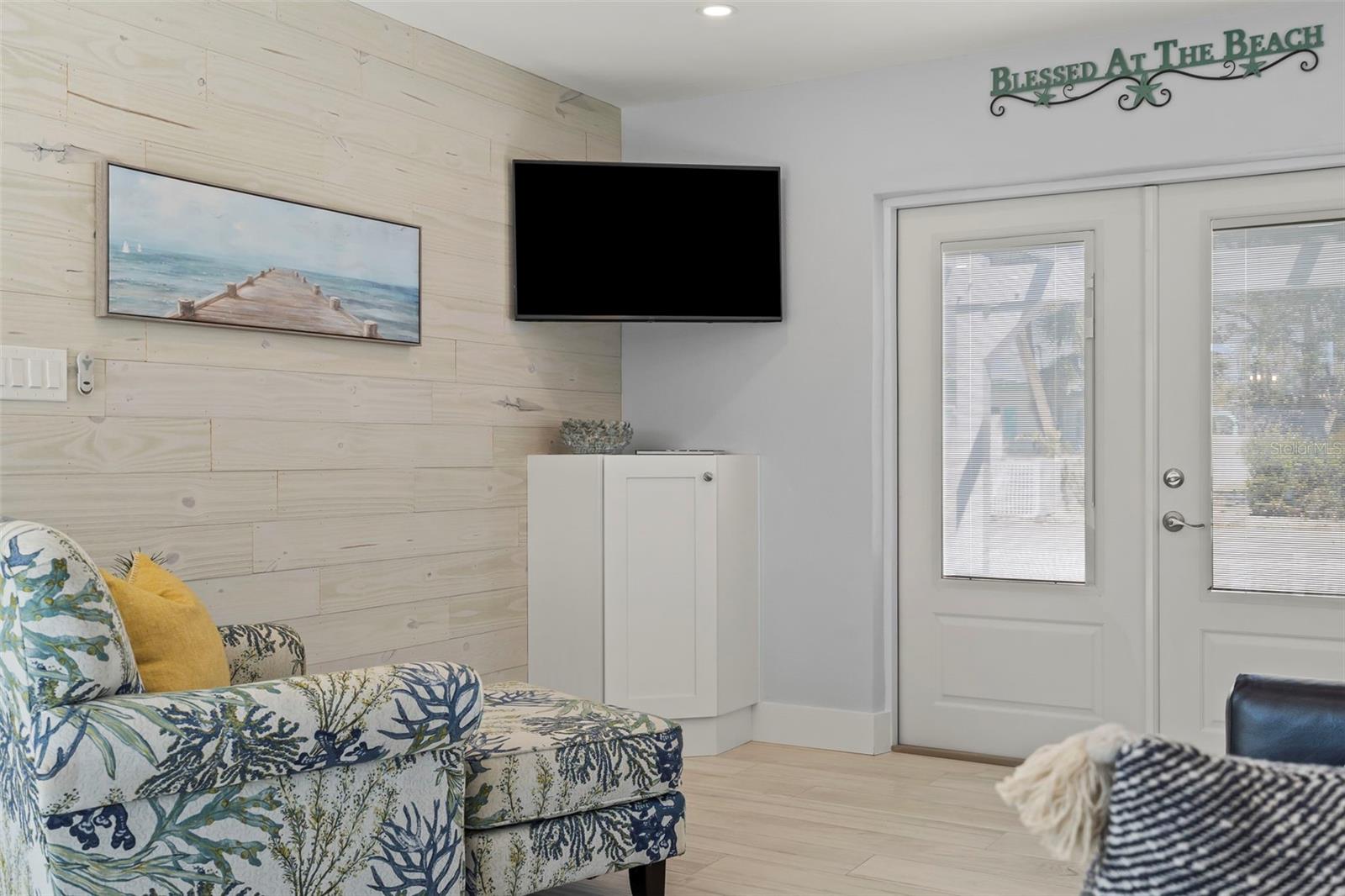 Image 11 of 52 For 1360 Holiday Drive A & B