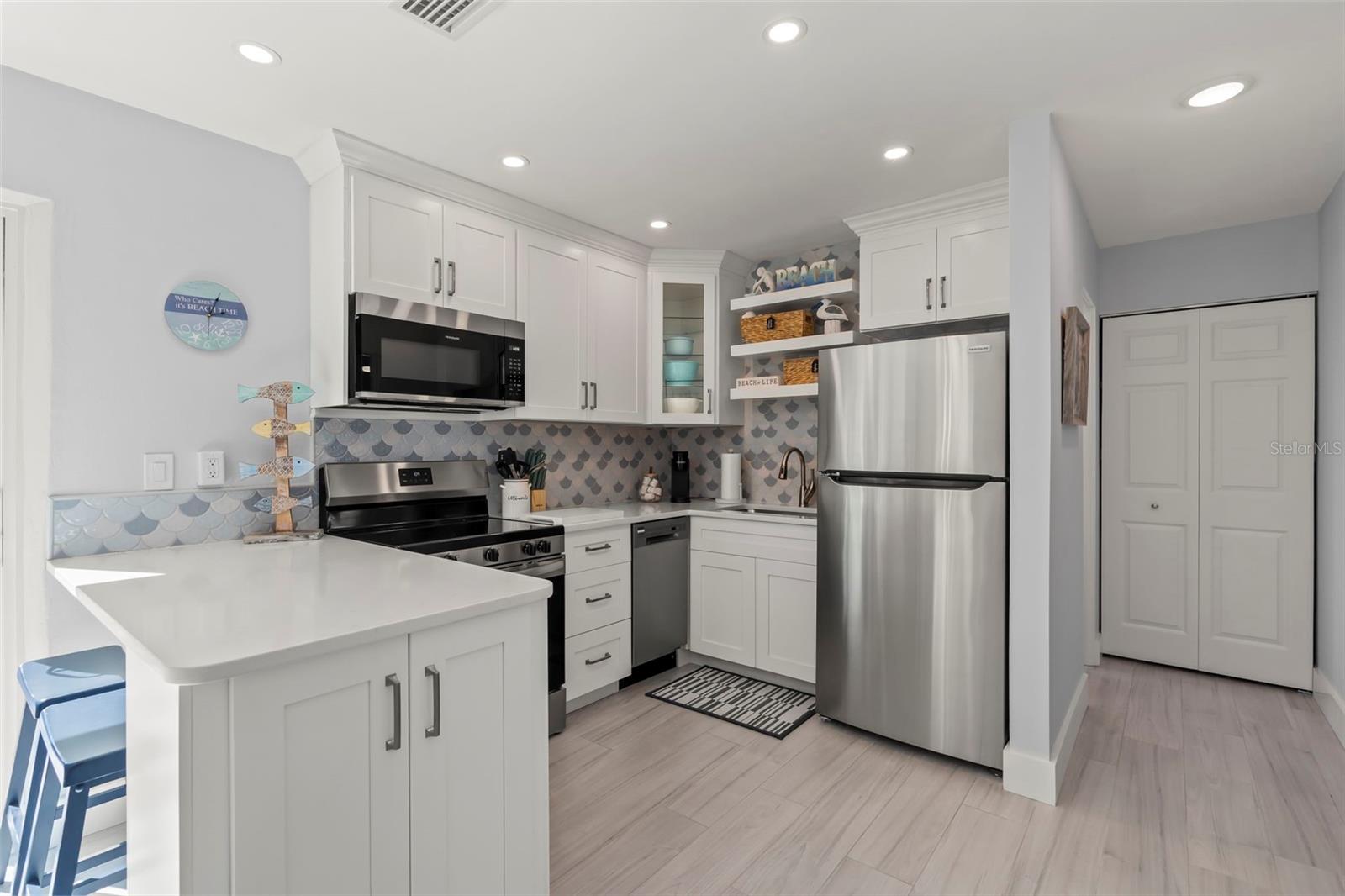 Image 14 of 52 For 1360 Holiday Drive A & B