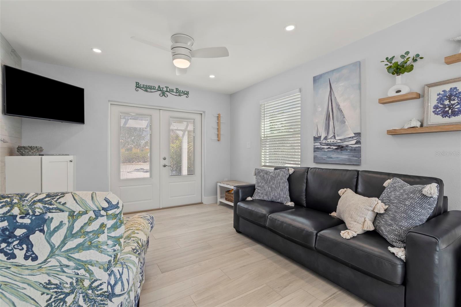 Image 6 of 52 For 1360 Holiday Drive A & B