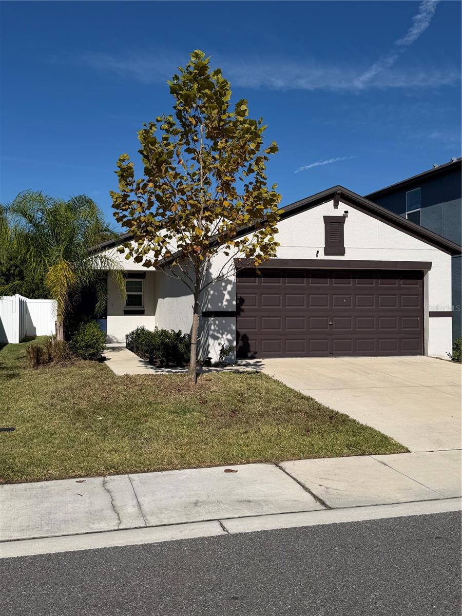 Image 19 of 20 For 421 Royal Empress Drive