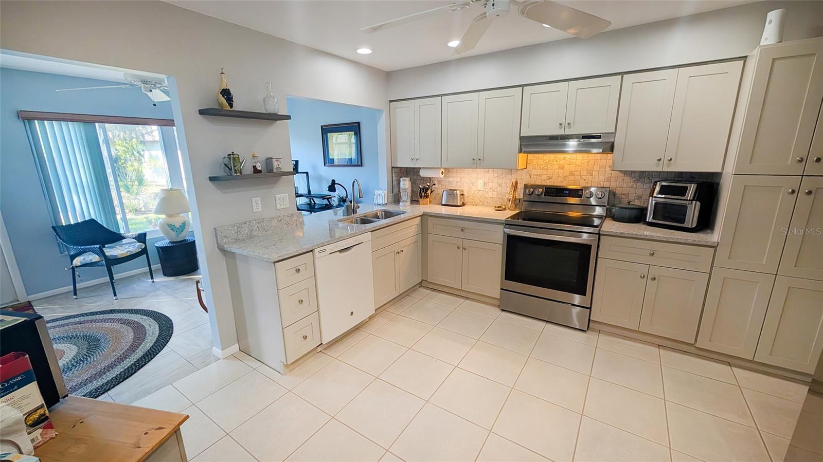 Image 12 of 32 For 676 Linden Drive