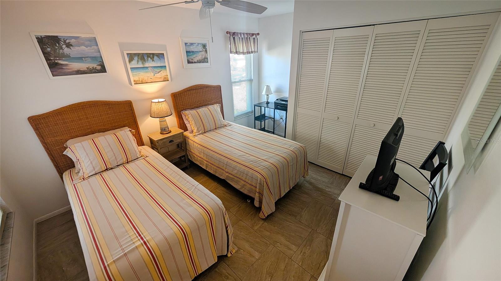 Image 19 of 32 For 676 Linden Drive