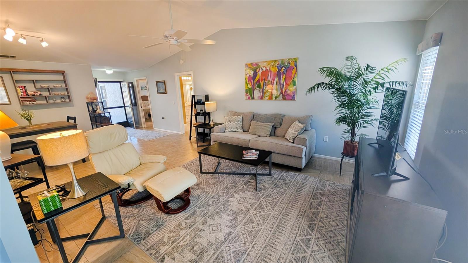 Image 7 of 32 For 676 Linden Drive