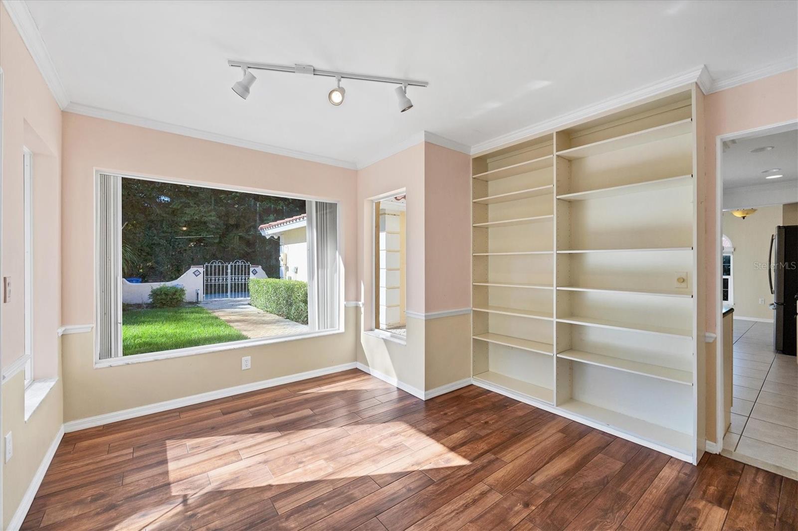 Image 12 of 85 For 500 Venezia Parkway