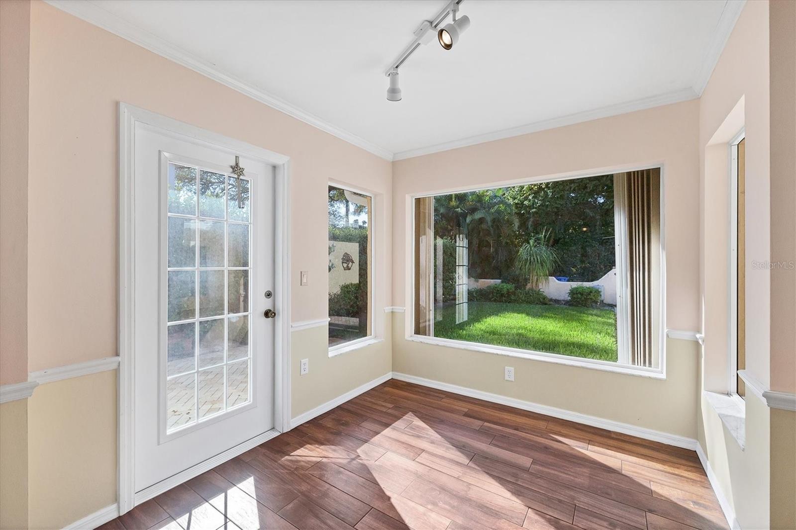 Image 13 of 85 For 500 Venezia Parkway