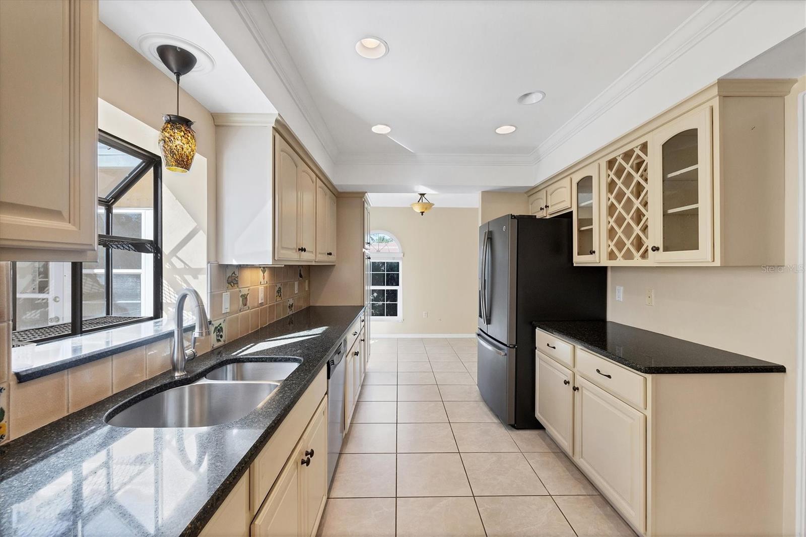 Image 15 of 85 For 500 Venezia Parkway