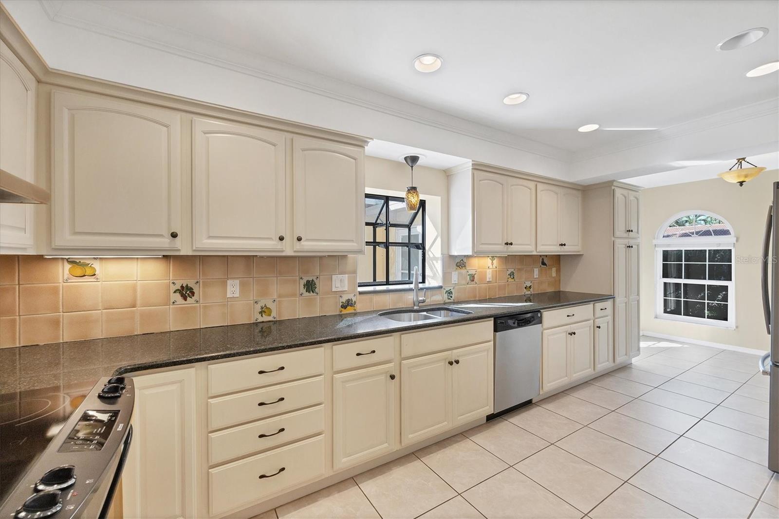 Image 16 of 85 For 500 Venezia Parkway