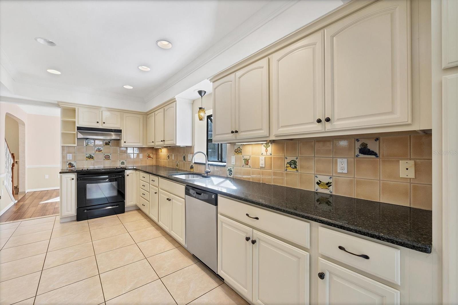 Image 17 of 85 For 500 Venezia Parkway