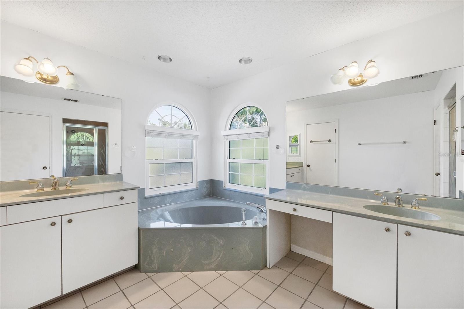 Image 25 of 85 For 500 Venezia Parkway