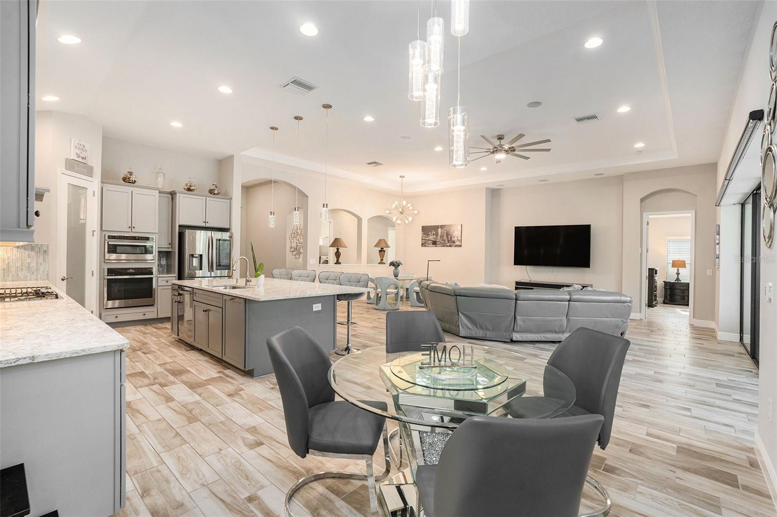 Listing photo id 8 for 21698 Amelia Rose Way