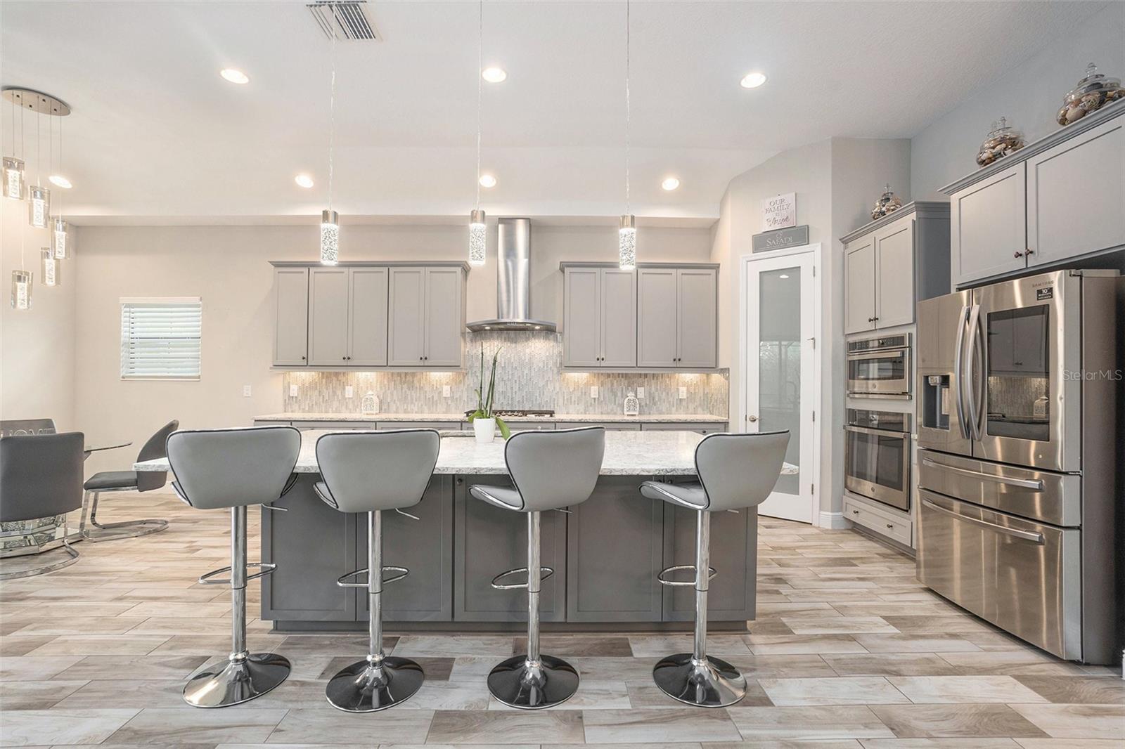 Listing photo id 11 for 21698 Amelia Rose Way