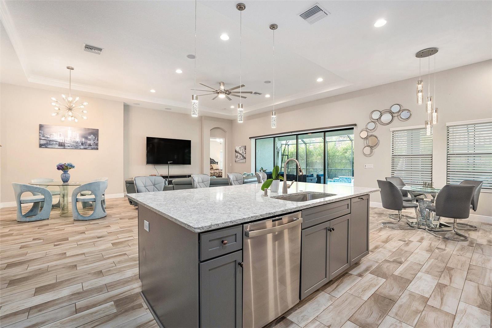 Listing photo id 14 for 21698 Amelia Rose Way