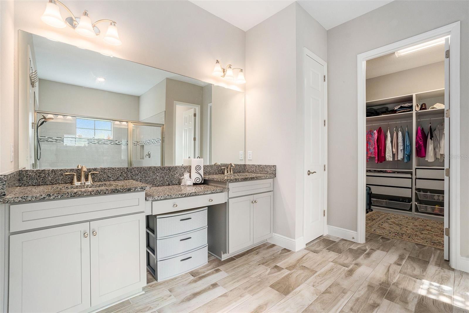 Listing photo id 19 for 21698 Amelia Rose Way