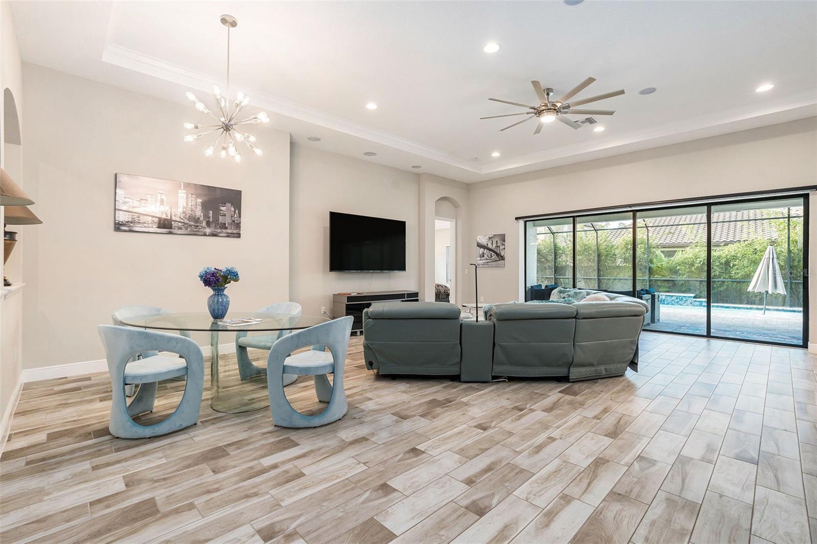 Listing photo id 3 for 21698 Amelia Rose Way