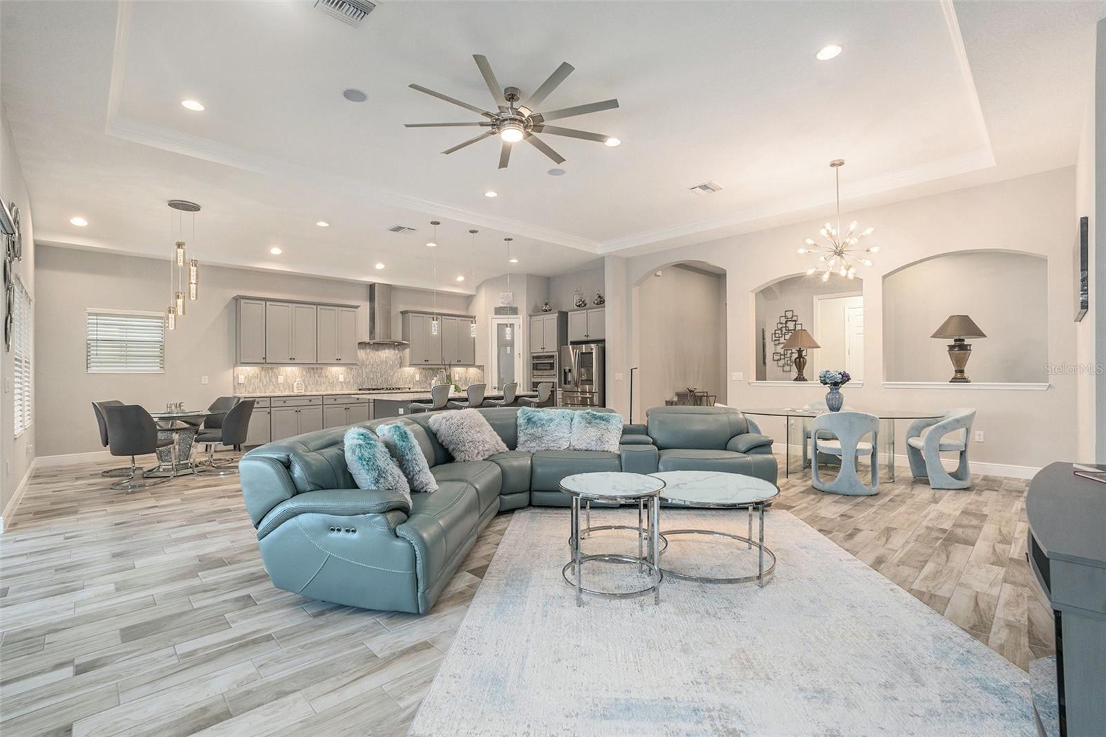 Listing photo id 4 for 21698 Amelia Rose Way