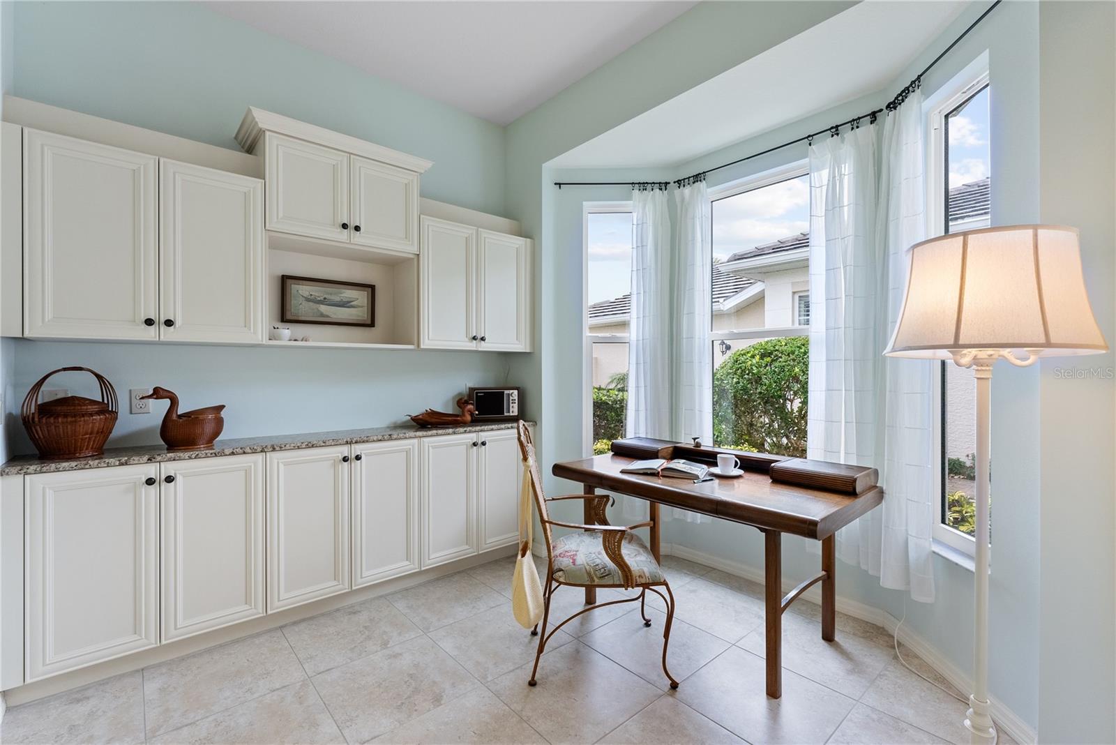 Image 9 of 69 For 11053 Barnsley Drive