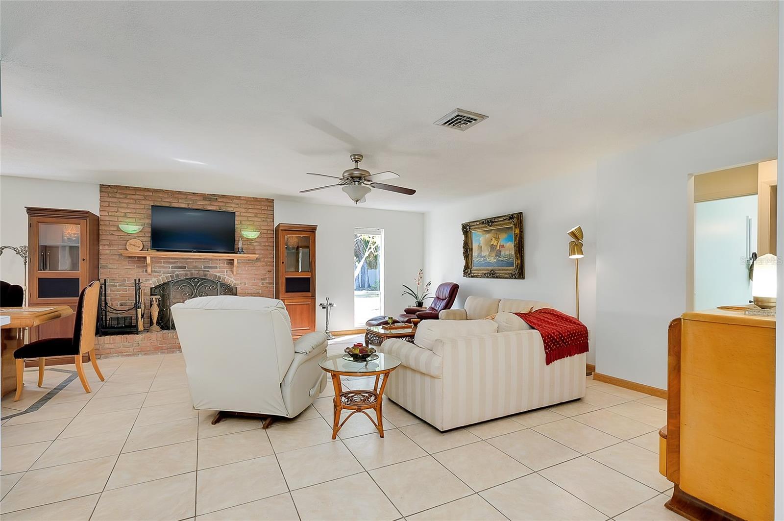 Image 8 of 45 For 2021 Allen Street