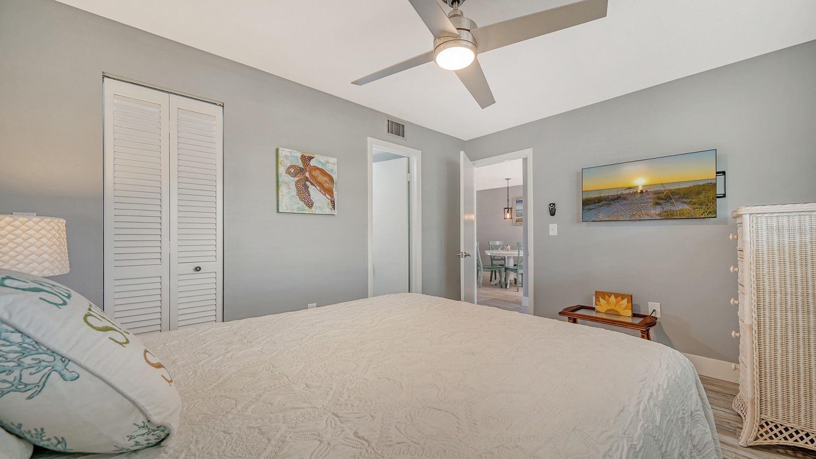 Image 20 of 40 For 708 Tamiami Trail S 308