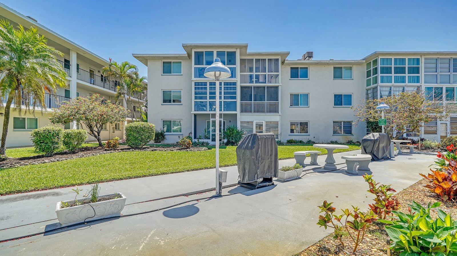 Image 23 of 40 For 708 Tamiami Trail S 308