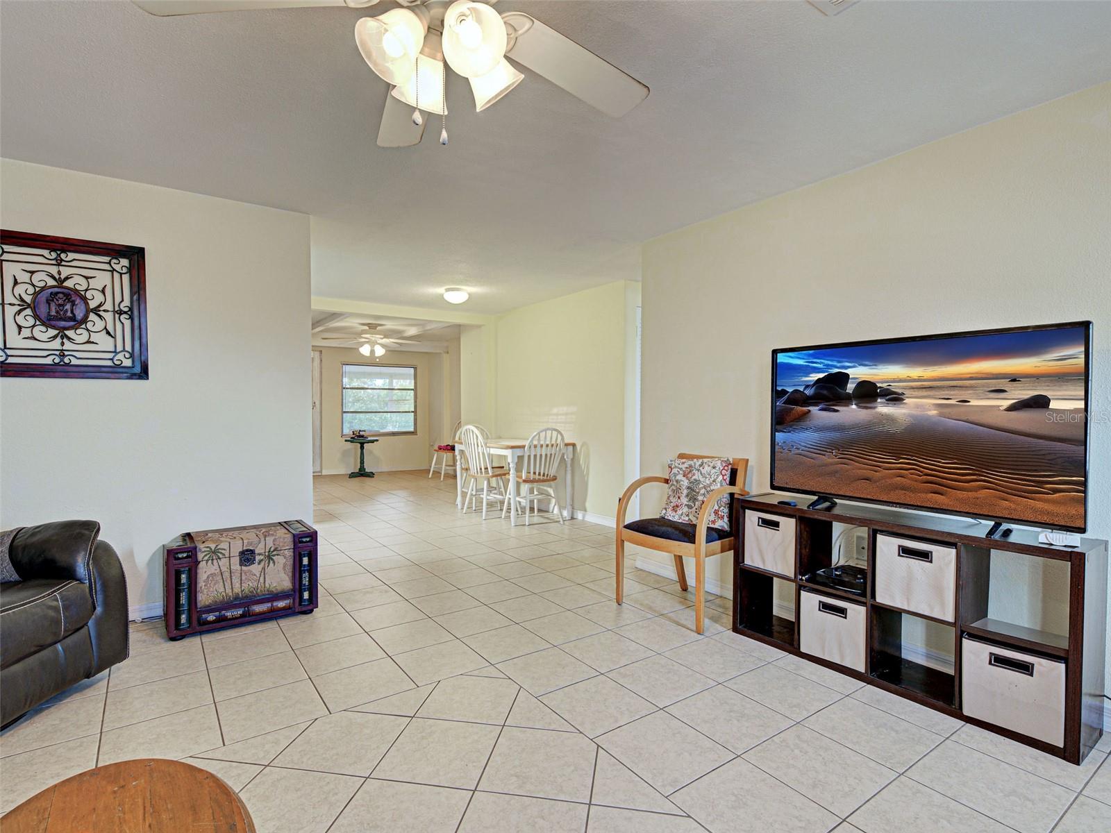 Image 13 of 48 For 3371 Pinetree Street