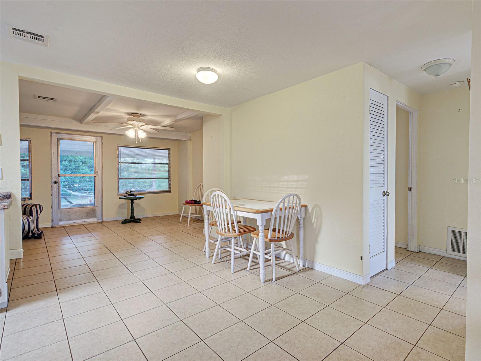 Image 14 of 48 For 3371 Pinetree Street