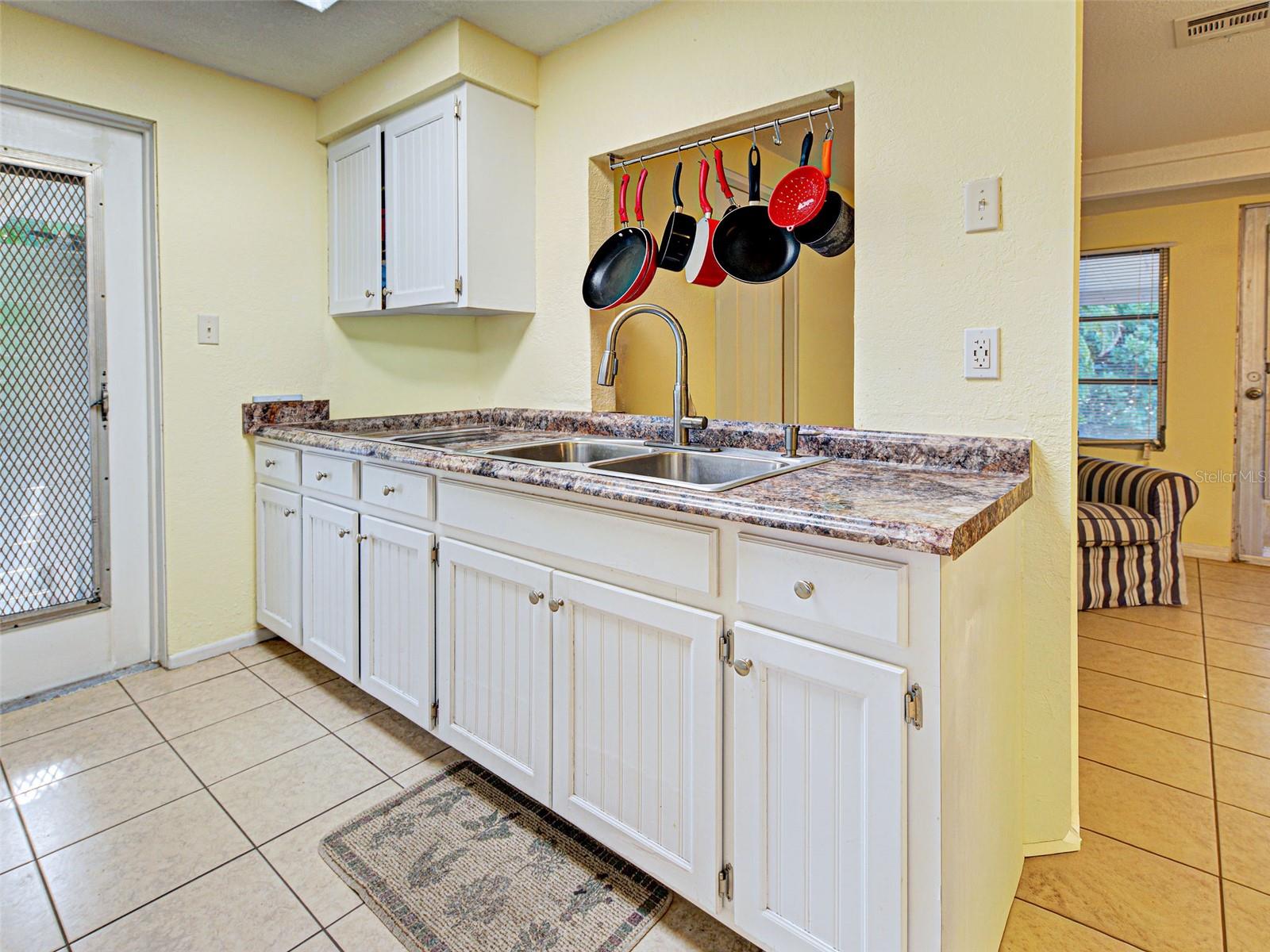 Image 19 of 48 For 3371 Pinetree Street