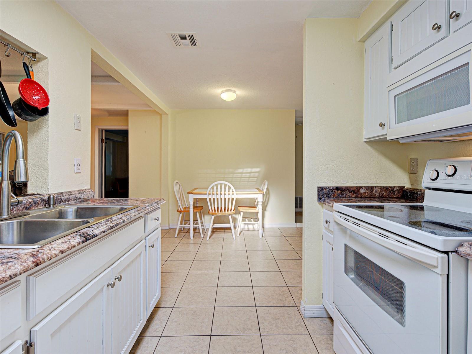 Image 20 of 48 For 3371 Pinetree Street