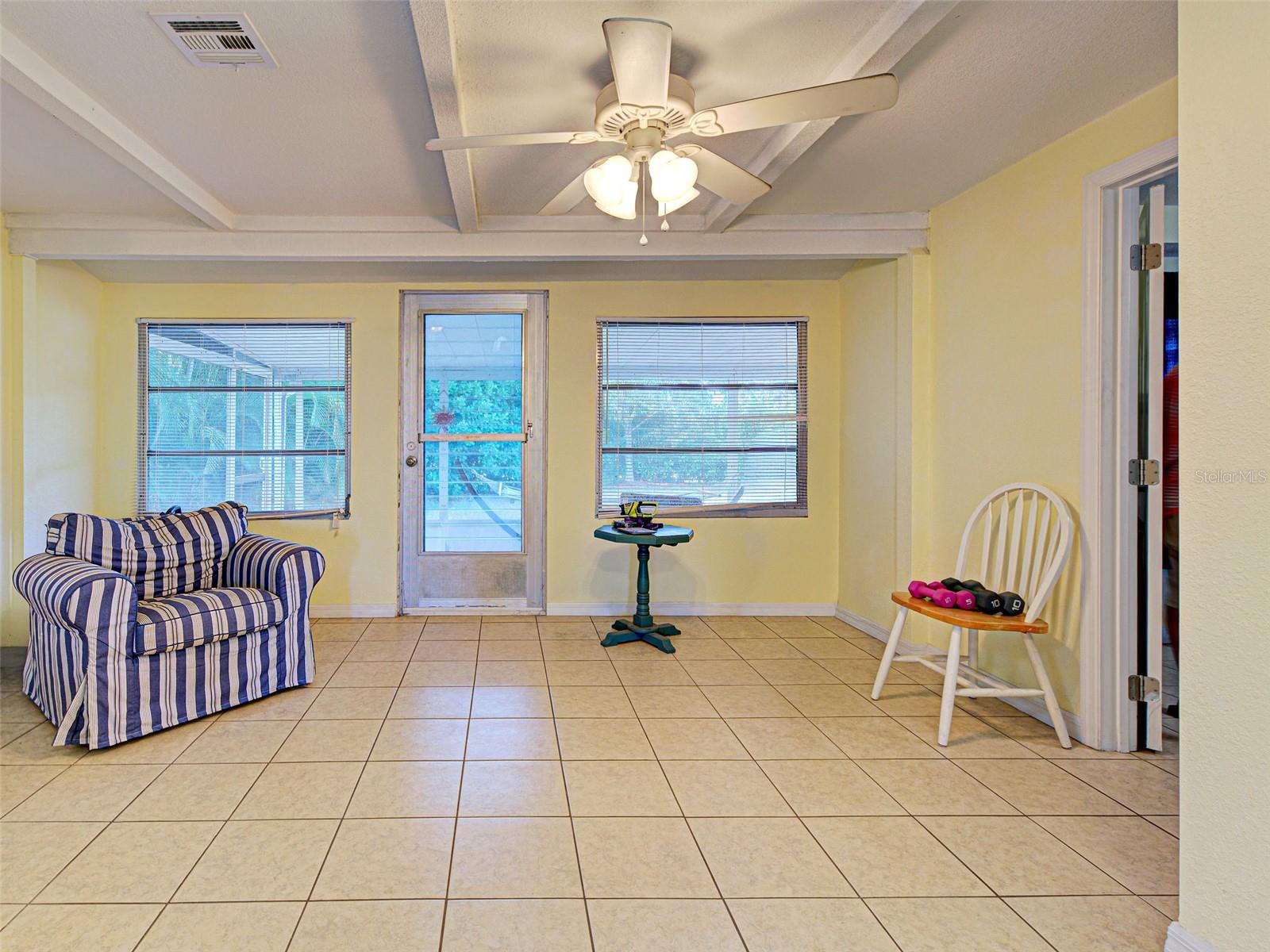 Image 21 of 48 For 3371 Pinetree Street