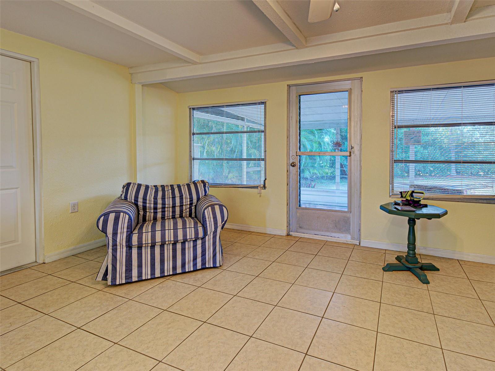 Image 22 of 48 For 3371 Pinetree Street