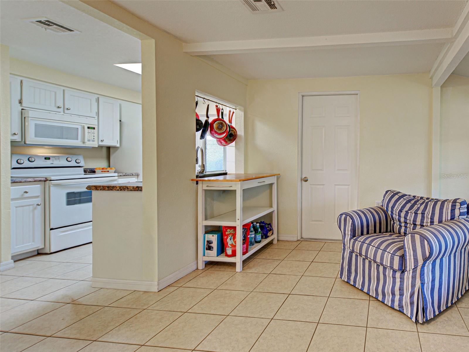 Image 24 of 48 For 3371 Pinetree Street