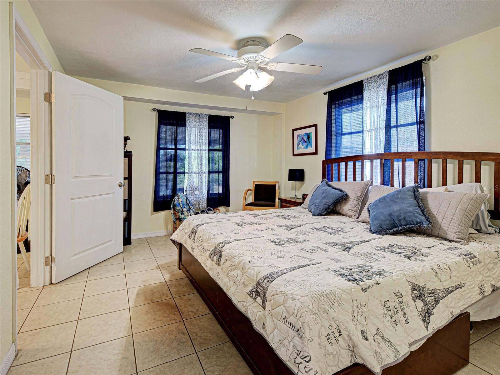 Image 27 of 48 For 3371 Pinetree Street