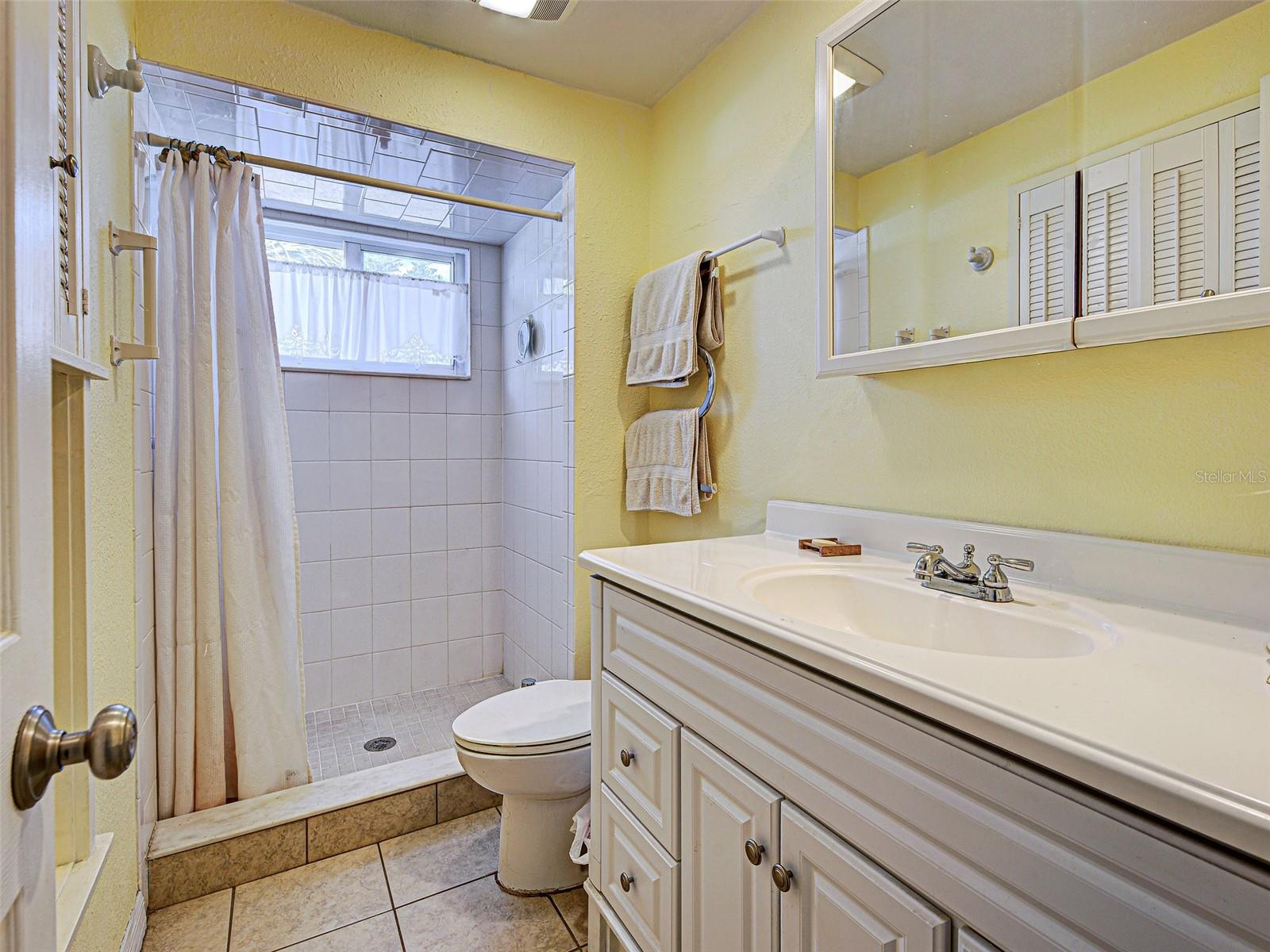 Image 31 of 48 For 3371 Pinetree Street