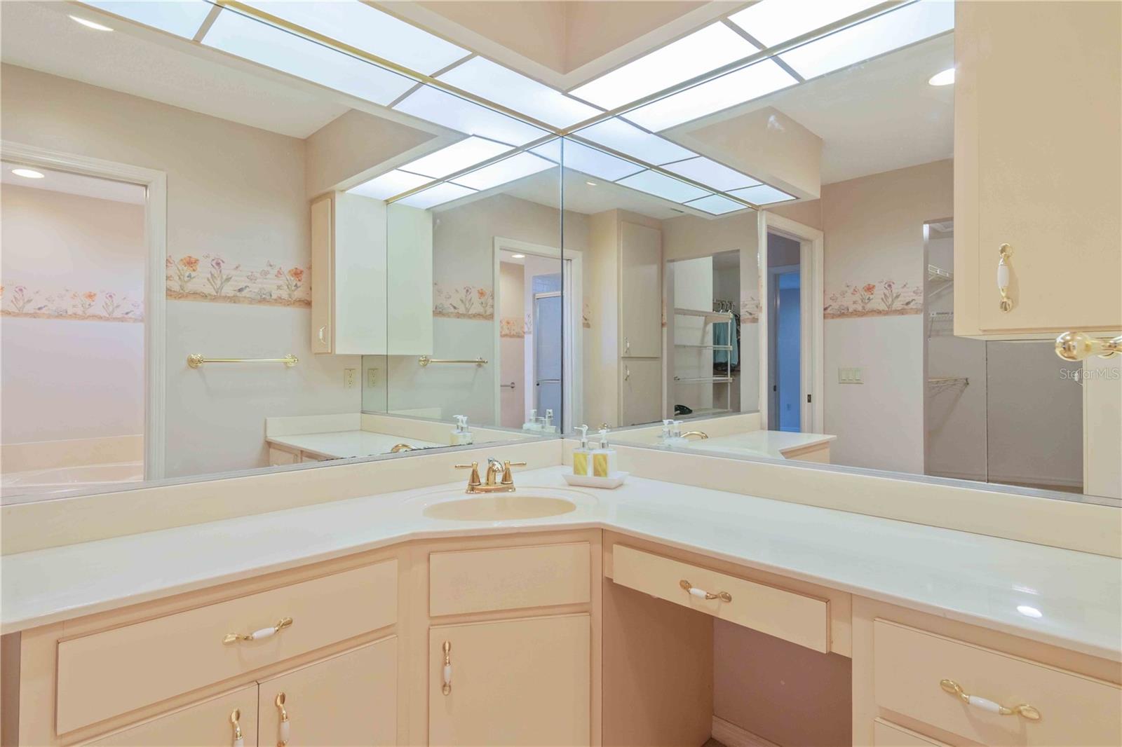 Image 28 of 51 For 209 Woodland Drive