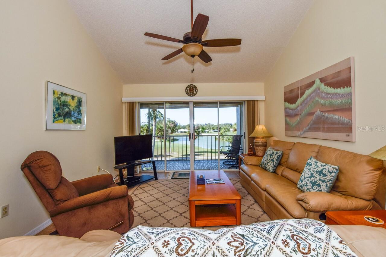 Image 10 of 53 For 437 Cerromar Lane 519